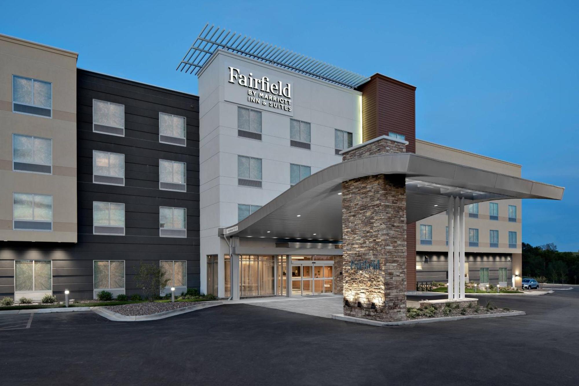 Fairfield Inn & Suites By Marriott Lake Geneva Exterior photo